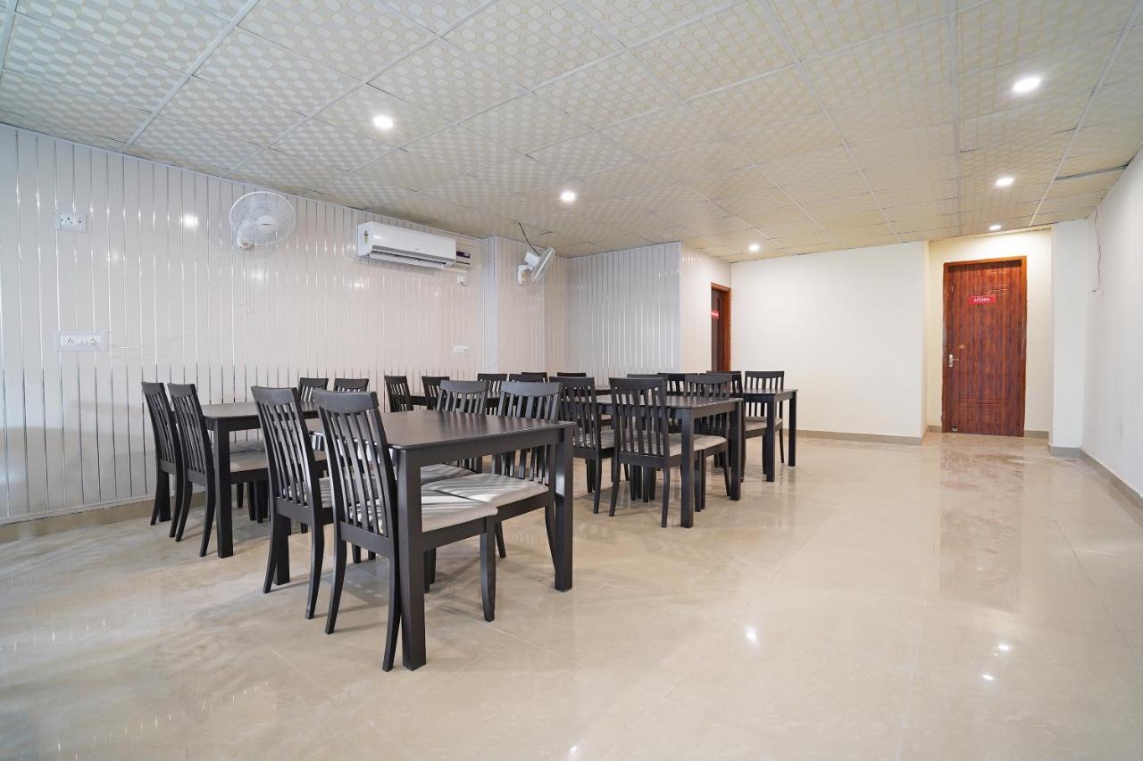 Oyo Flagship 77122 Gmd Vasundhara Ghaziabad Luaran gambar